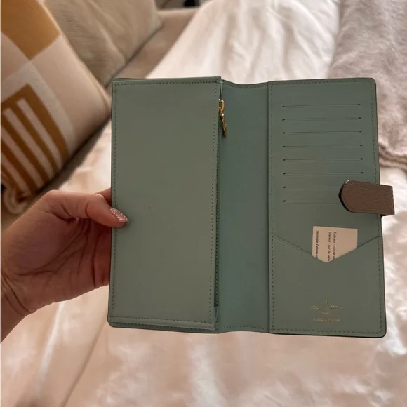 Louis Vuitton Vertical Wallet - Picture 7 of 9